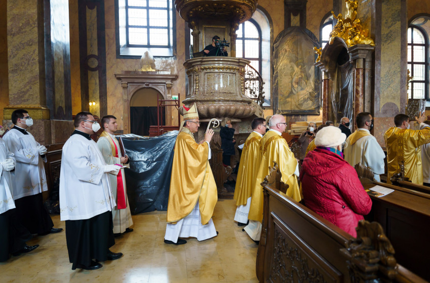 Akik sírnak, azoktól ne húzódj félre – A Könnyező Szűzanya búcsúját ünnepelték Győrben