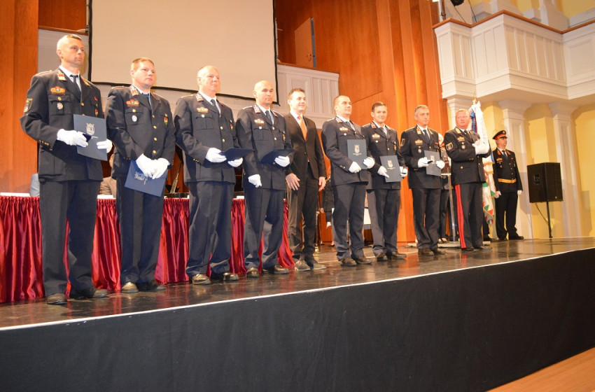 Polgármesteri elismerés csornai tűzoltóknak 