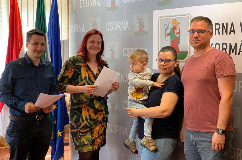 Újabb családok részesültek támogatásban Csornán