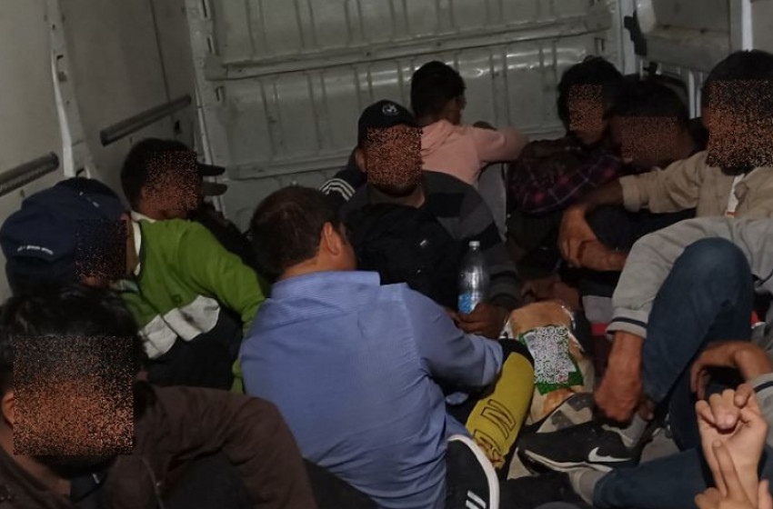 Éjszakai utazás – 2 embercsempész, 33 migráns 