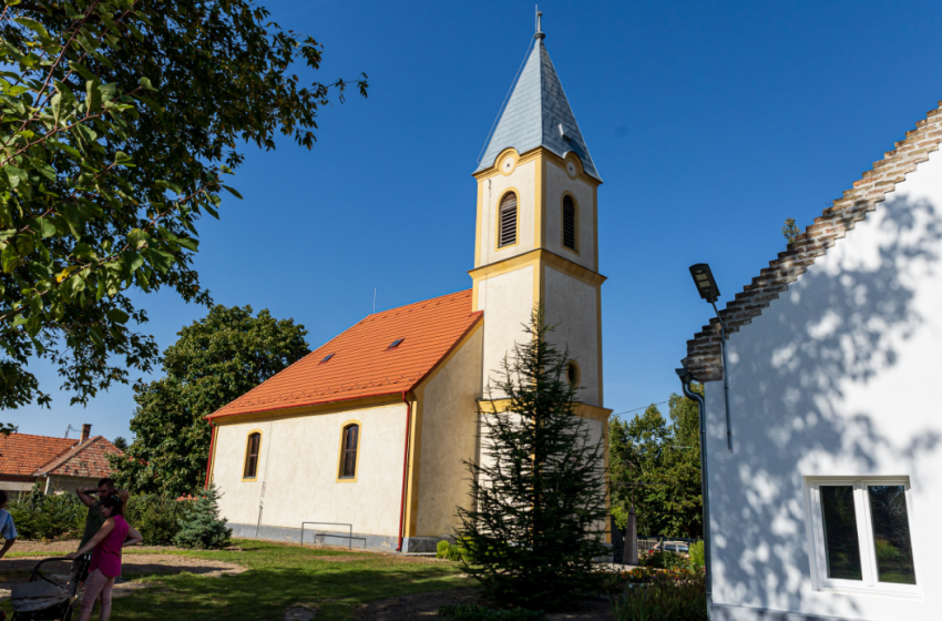 Hálát adtak a megújult templomért és közösségi térért Győrszemerén + videó