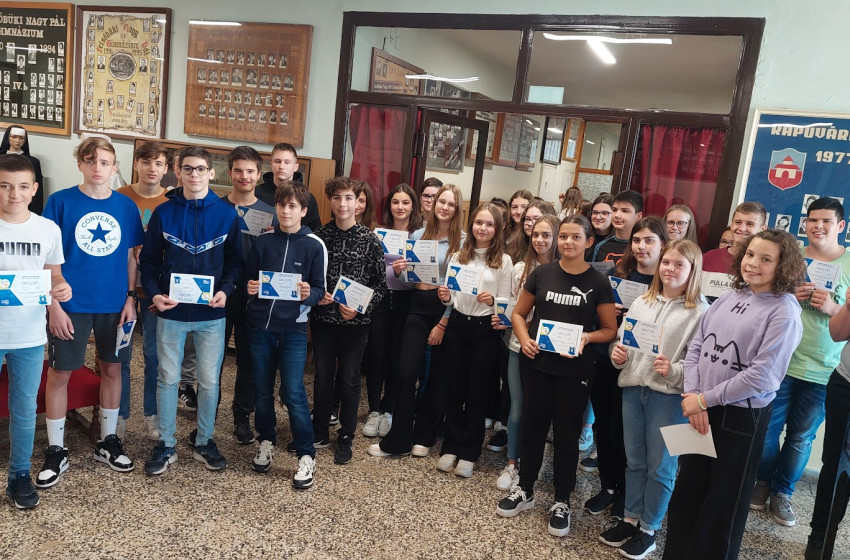 Medve Szabadtéri Matekversenyen vettek részt a kapuvári Páli Szent Vince Katolikus Iskola diákjai és tanárai