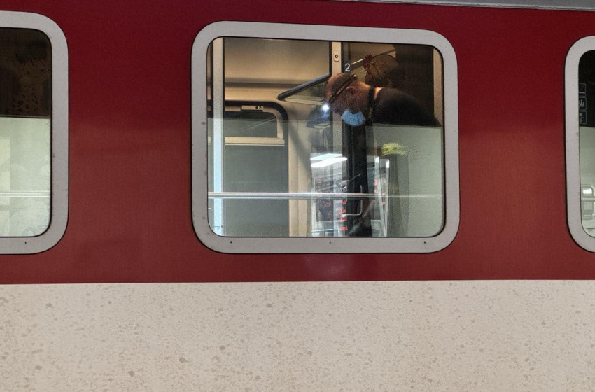 Szörnyű támadás: fiatal lányt késeltek meg a vonaton