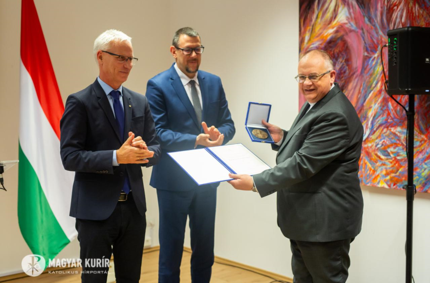 Fraknói Vilmos-díjban részesült Lukácsi Zoltán atya