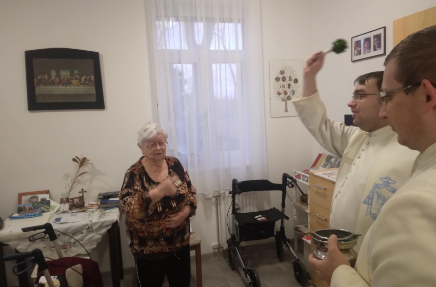 Házszentelési szertartás a csornai Szent Norbert Idősek Otthonában