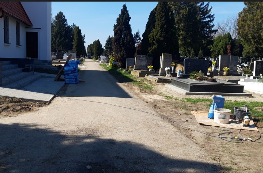 Felújítják a csornai Őrangyal temető belső járdáit