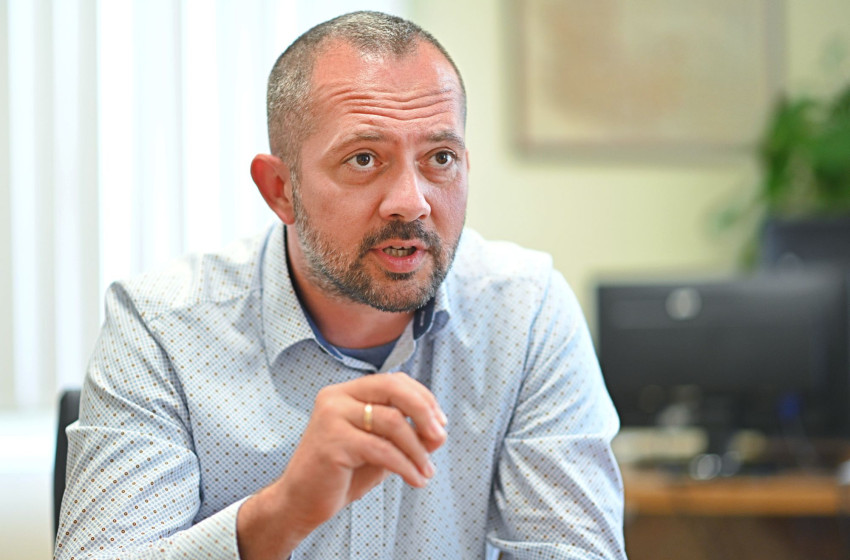 Gyopáros Alpár: több mint 3200 utcát újítottak fel és 1300 járdaszakasz újult meg a Magyar falu program keretében