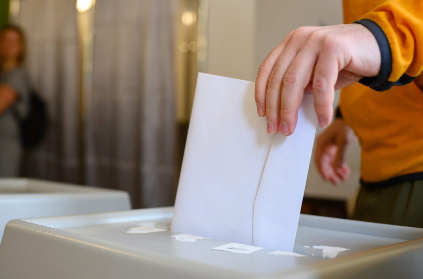 Pénteken 10 óráig lehet mozgóurnát kérni a helyi választási irodáktól