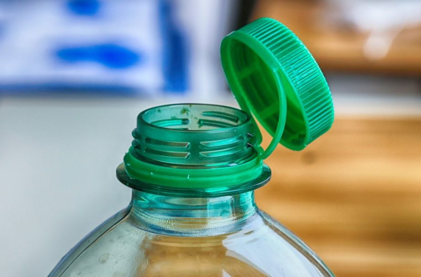 Örökre megváltoznak az üdítőitalos palackok kupakjai 