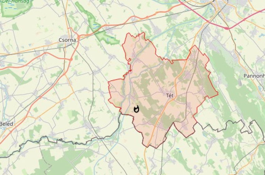 Bálák égnek egy mórichidai tárolóépületben