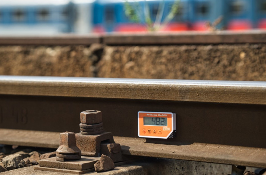 A vasúti járműveket és a pályát sem kíméli az extrém hőség