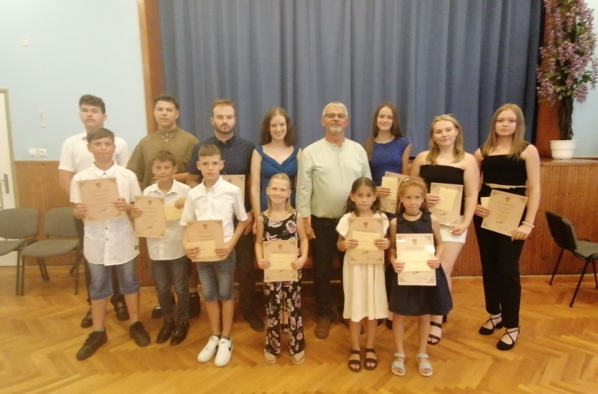 Elismerték a legkiválóbb páli diákokat