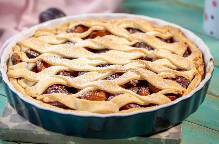 Mutatjuk, hogyan készül a klasszikus szilvás pite 