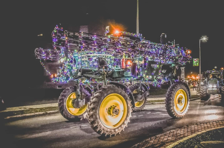 Újra fénytraktoros felvonulás Csornán