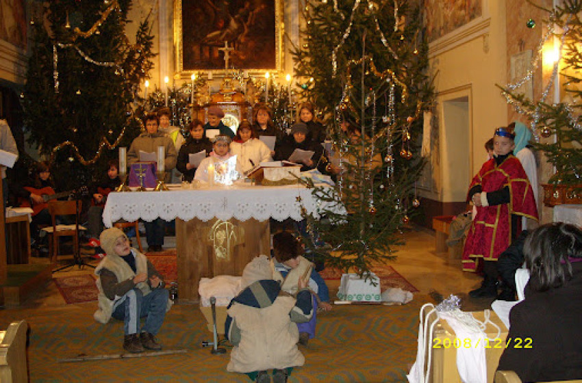 Közös karácsonyfadísz-készítés Acsalagon