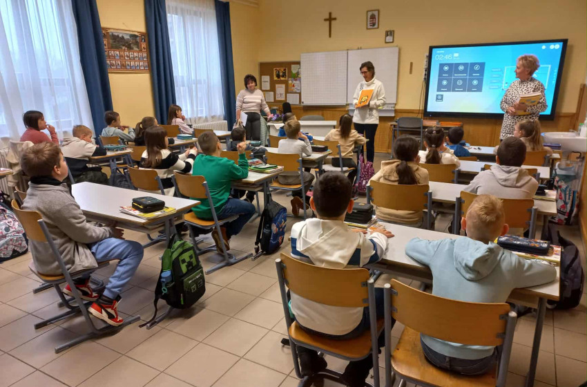 Ajándékkönyv a szentségek felvételére készülő gyermekeknek