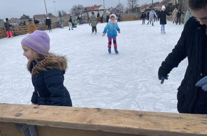 Korcsolyázás és múzeumlátogatás a 2–3. osztályosokkal