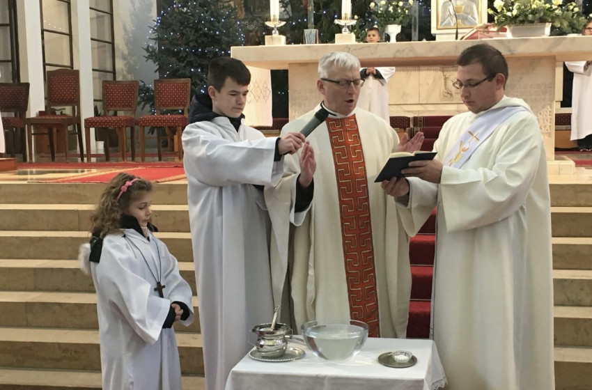 „Krisztus áldja meg ezt a hajlékot” – Vízkereszti ünnep a II. Rákóczi Ferenc Katolikus Iskolában