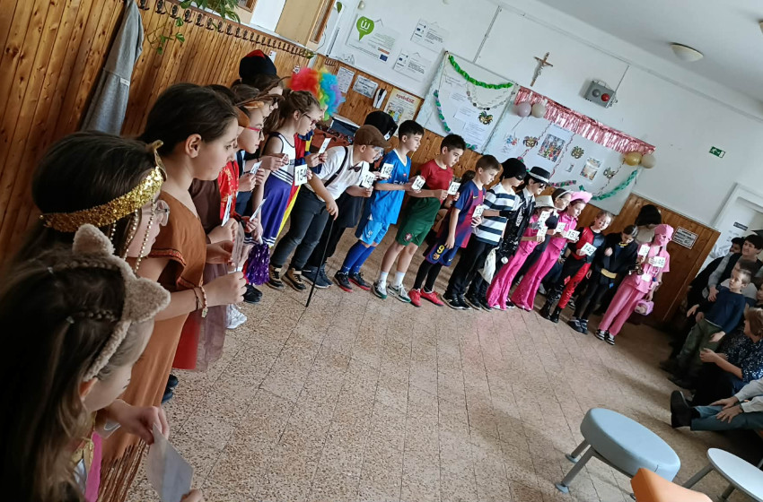 Farsangi mulatság az alsó tagozaton