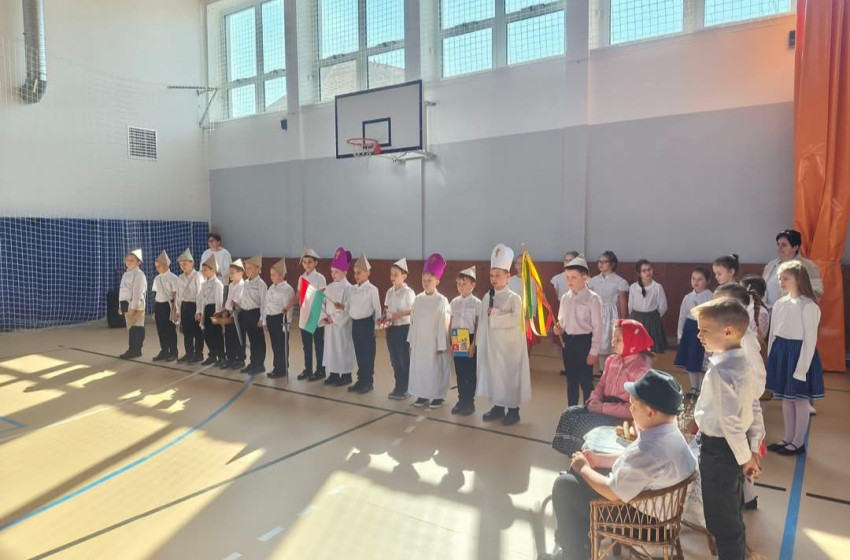 Gergelyjárással elevenítették fel a néphagyományt az iskolában