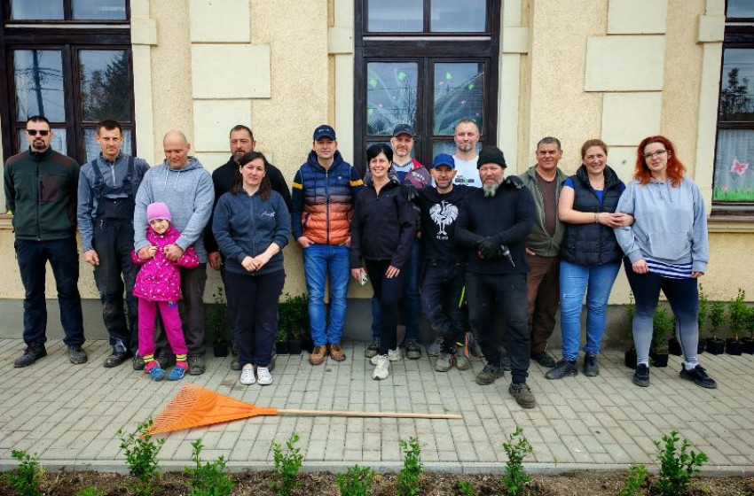 Összefogással szépült a Gartai iskola környezete