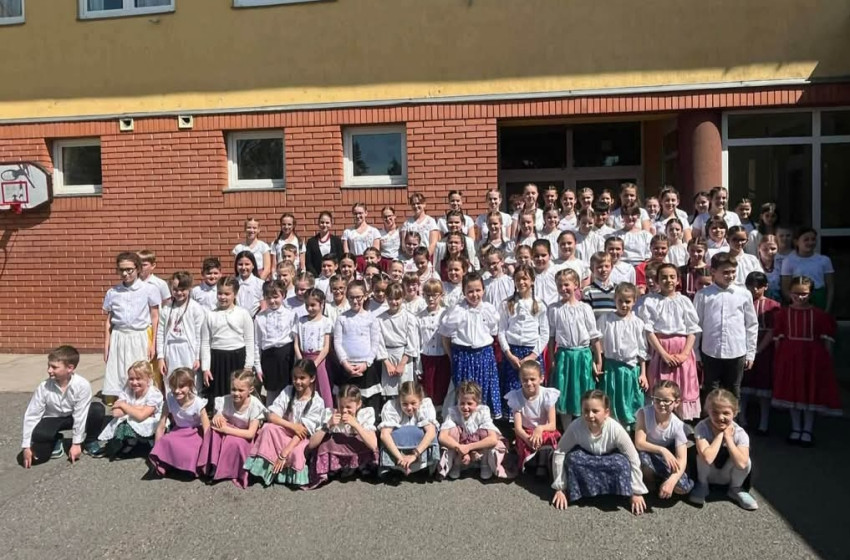 Sikeresen szerepeltek a rábacsécsényi diákok a népdalversenyen