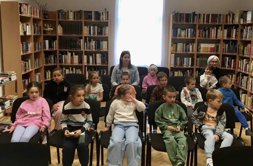 Óvodások látogattak a kapuvári könyvtárba