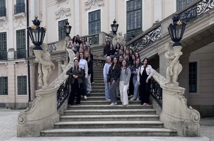 A fertődi Esterházy-kastélyban jártak a csornai diákok