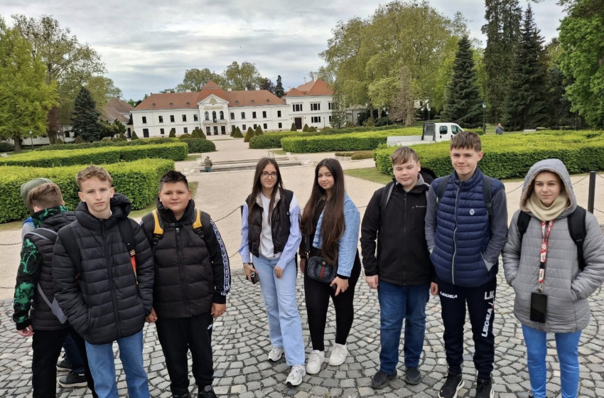 Kastélytúrával gazdagodtak a Rábatamásiban tanuló diákok