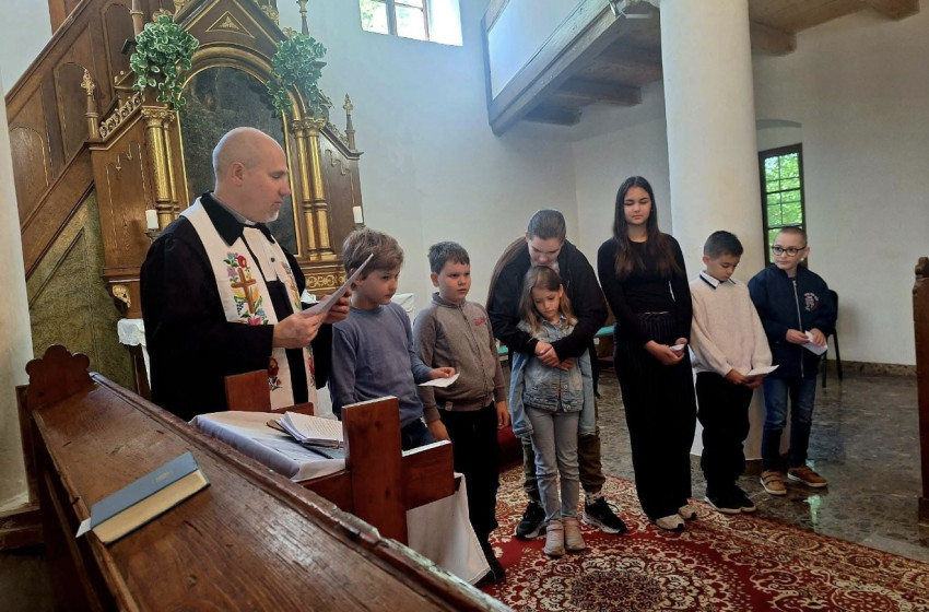 Megható anyák napi alkalom Rábaszentandráson