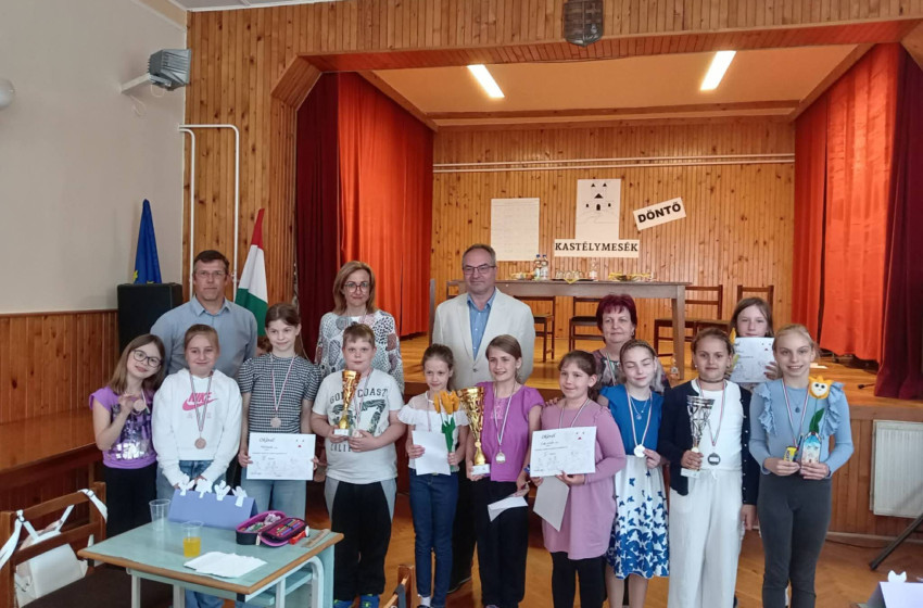Harmadik helyezést ért el a Rábatamási Móra Ferenc Iskola csapata a regionális mesevetélkedőn