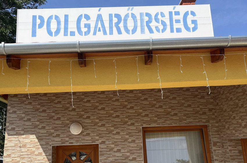 Életmentő defibrillátort helyeztek ki Vágon
