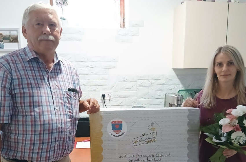 Babacsomaggal köszönti az újszülötteket Győrsövényház