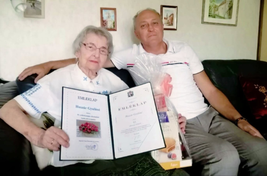 95. születésnapját ünnepelte Huszár Gyuláné, Irmus néni, akit ebből az alkalomból Horváth László, Kapuvár polgármestere is személyesen köszöntött.