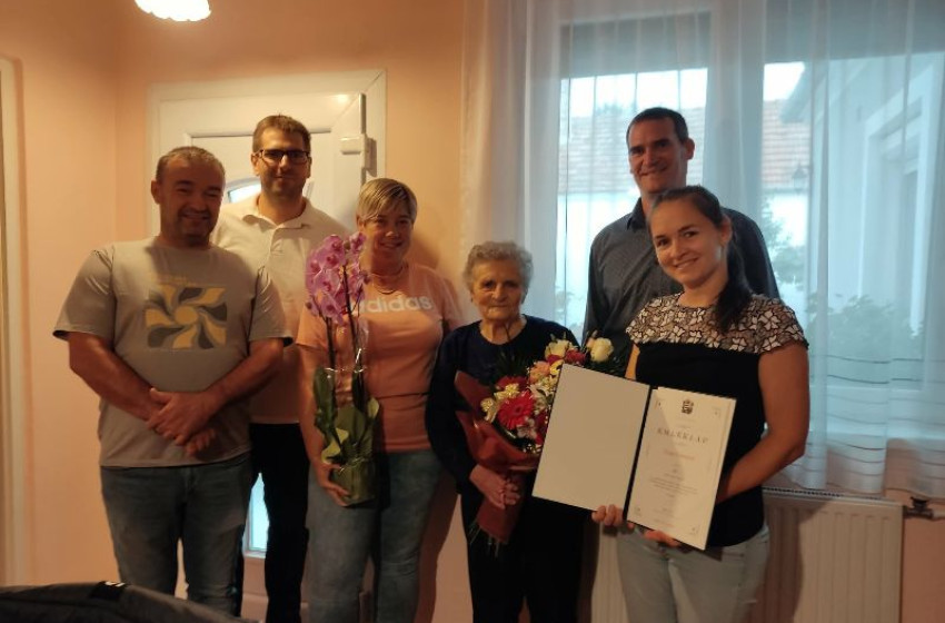 90. születésnapján köszöntötték Rózsi nénit Beziben